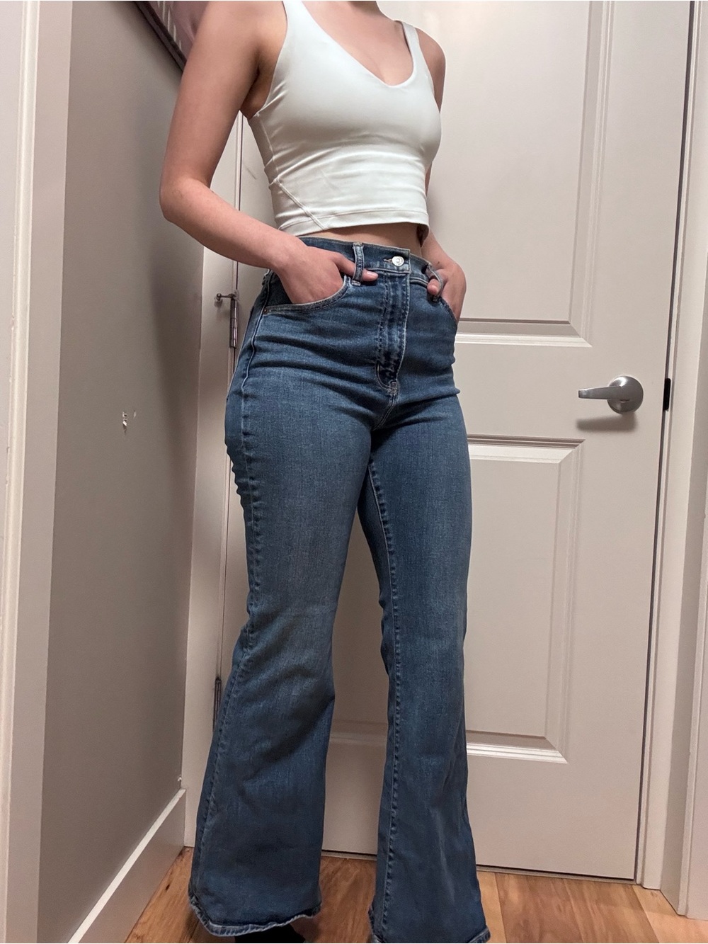Abercrombie & Fitch High-Rise Flare Jeans - Blue Wash